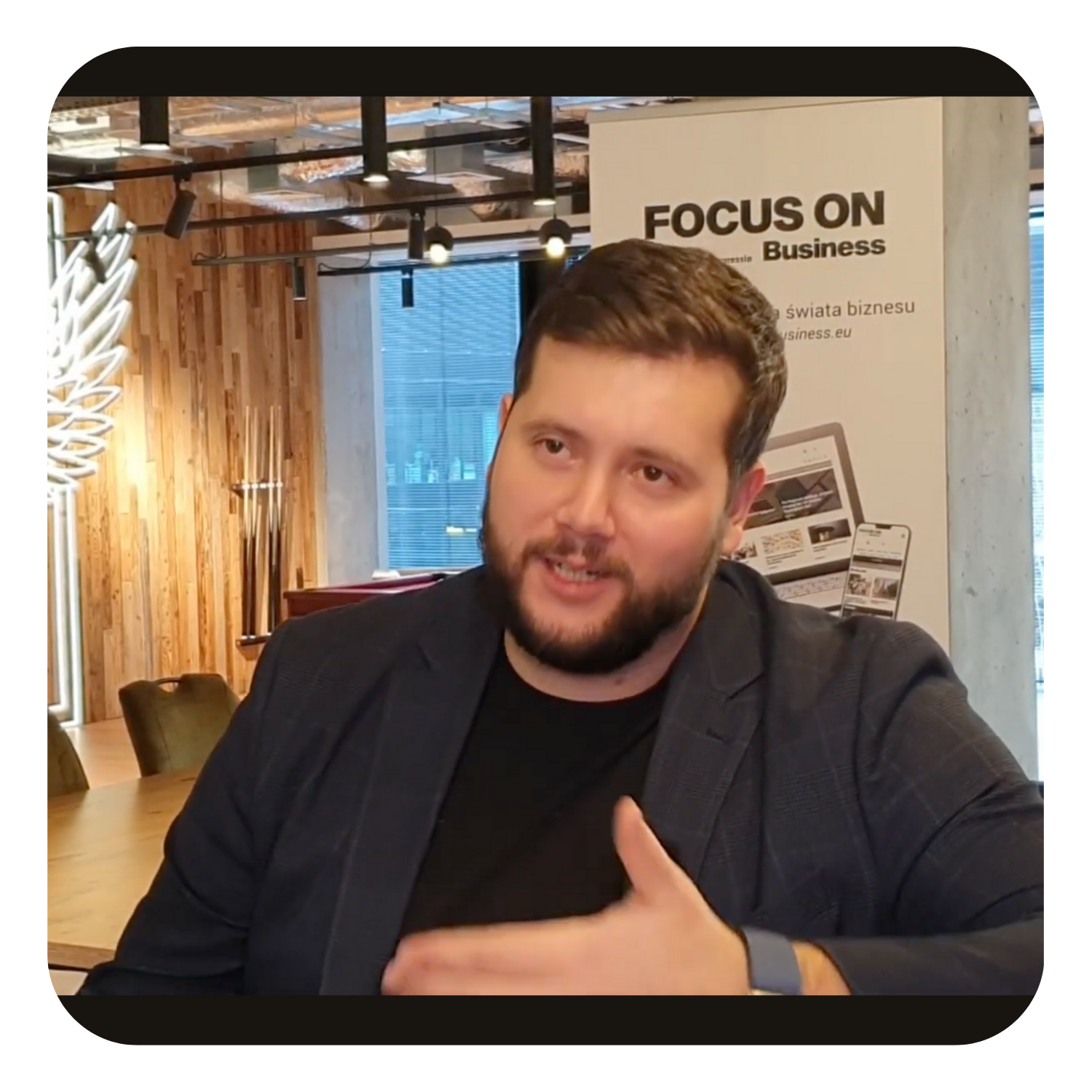 Business interview in an office — IT expert for FOCUS ON Business